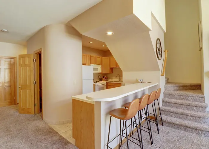 4 Bedrooms *