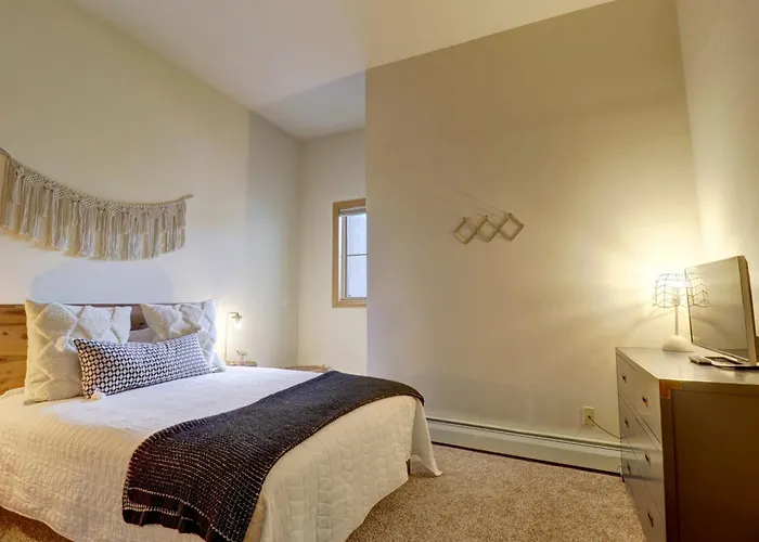 4 Bedrooms *
