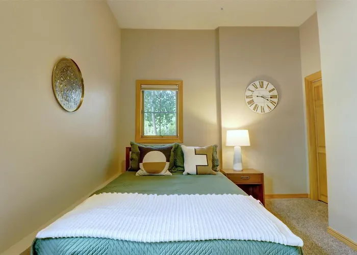 4 Bedrooms * Copper Mountain