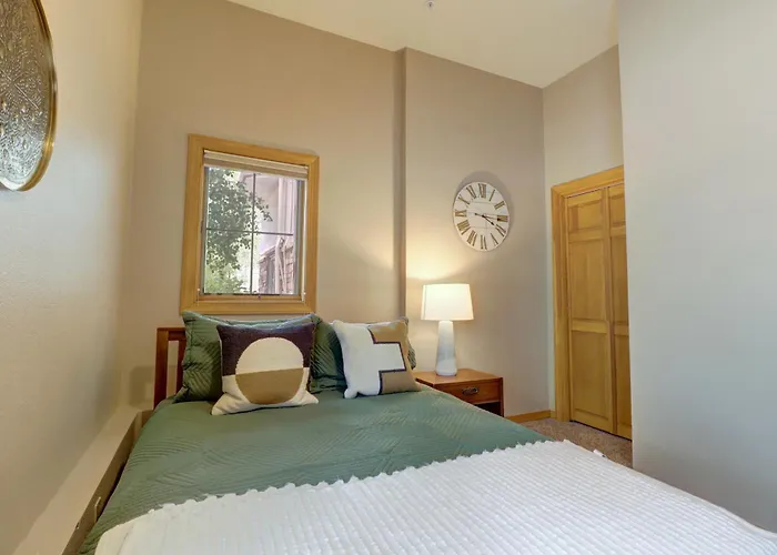 Apartment 4 Bedrooms *